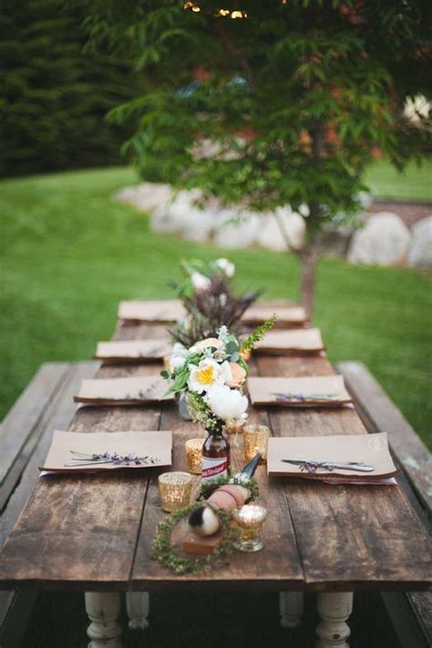 Not having all the party supplies stocked up doesn't mean that you can't throw a fantastic looking party. 22 Idee per apparecchiare la tavola all'aperto - Casa.it