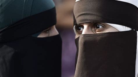 Boris Johnsons Burka Jibe Why Do Some Muslim Women Wear The Veil Bbc News