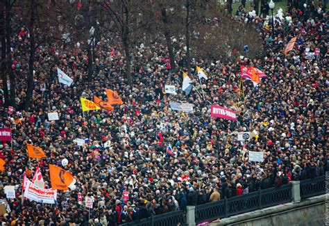 Некоторых людей, попавших в полицию, уже завтра ждёт суд. Митинг на Болотной площади в Москве | ФОТО НОВОСТИ