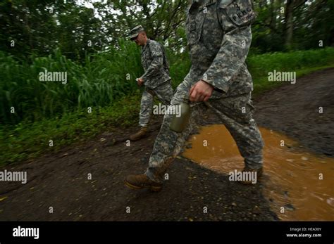 Us Army Sgt Daniel Bowles And Sgt Randal Busick Combat Medics