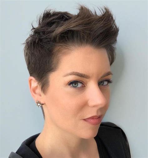 If you would rather play it safe stick to a bob that ends a little bit past your jawline. 21 Androgynous Haircuts for a Bold Look - Haircuts ...