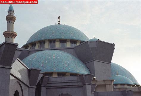 It is situated on a five hectare site near the government office complex along jalan duta. World Beautiful Mosques Pictures