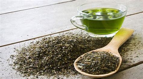 Teh hijau sama halnya dengan teh hitam, namun daun teh yang sudah dalam secangkir teh hijau sariwangi, terdapat kebaikan alami yang manfaatnya terasa lebih optimal. Khasiat Teh Hijau Dan Kebaikan - Bidadari.My