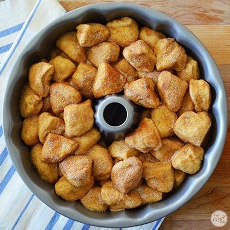 Homestyle biscuits, eggs, bacon, and swiss cheese, what could be a better combination for this easy monkey bread recipe? Easy Monkey Bread Recipe | Live Craft Eat