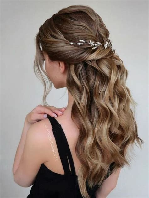 Curly Prom Hairstyle Doesnt Have To Be Hard Read This 10 Hairstyle