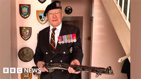 Ww Veterans Sign History Buff S Rifle As He Collects Stories