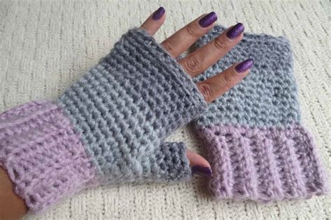 Looking for a fingerless gloves knitting pattern? crochet fingerless gloves, free crochet pattern, crochet accessories