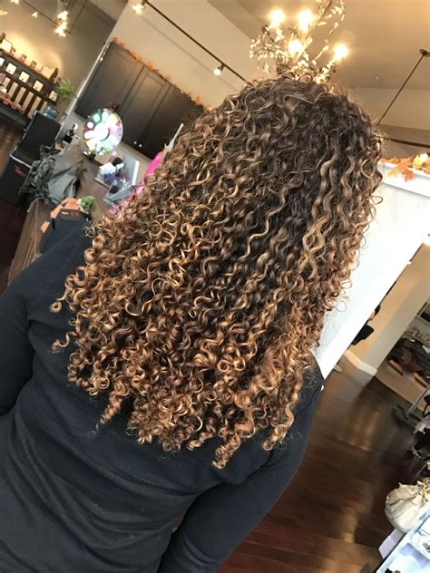 It blends the highlights so flawlessly into your hair that they look like they grew out of your head that way naturally. Curly hair with Balayage Highlights #blackcurlyhairstyles ...