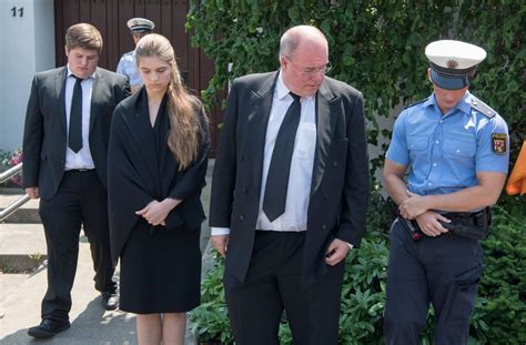 Das denzlinger kulturleben nimmt fahrt auf: Nach Tod von Helmut Kohl: Familienschlacht spitzt sich zu ...