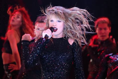 Concert Review Taylor Swift Shakes It Off At Mt Smart Nz Herald