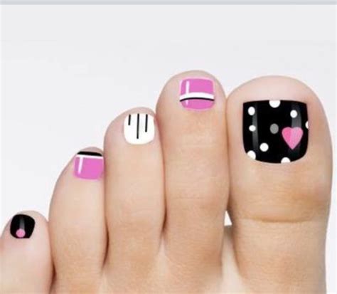 Uñas en blanco y negro con concepto de dados. Decoración de UÑAS PARA PIES 2018 » Imágenes, Diseños y ...