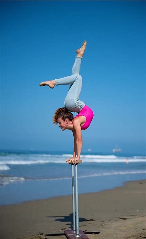 Sofie Dossi Is So Awesome Gymnastics Poses Amazing Gymnastics Gymnastics Photography