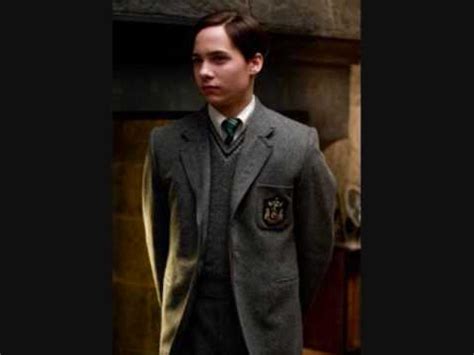 Cuando harry potter (daniel radcliffe) comienza su sexto año en hogwarts, descubre un viejo libro marcado como «propiedad del príncipe mestizo» y comienza a aprender más. Harry Potter y el Principe Mestizo - YouTube