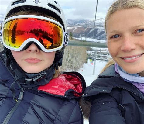 Gwyneth Paltrow Posts Selfie With Daughter Apple 14