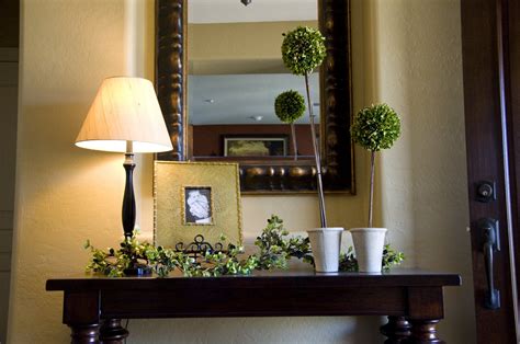 Creative Outpour Decorating That Entry Table