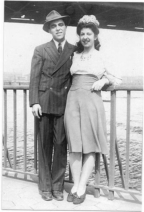 42 vintage snapshots that show what couples wore in the 1940s 50er jahre mode herren 50er