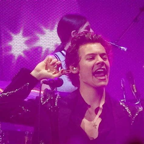 harry on stage in perth australia 21st april 2018 harrystylesliveontourperth one direction