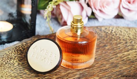 Fine fragrances containing a high dose of natural ingredients can be subject to slight variations. Oriflame Amber Elixir Parfüm Yorumlarım - Papatya Aşkı