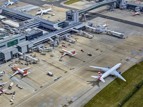 Aeroporto De Gatwick Fecha Por Causa De Sobrevoo De Drones Poder