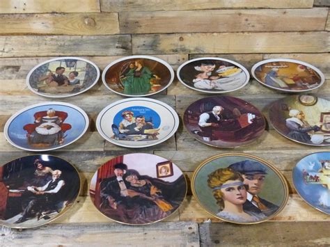 lot of 12 collector plates