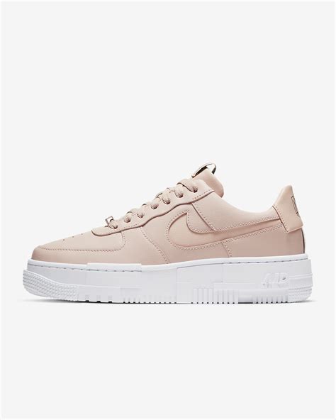 The nike air force 1 shoe is used in white. Sko Nike Air Force 1 Pixel för kvinnor. Nike SE