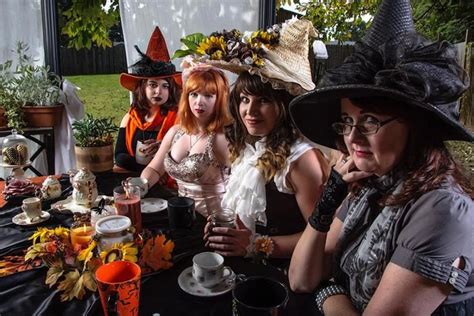 Bill Witches Tea Time Crown Jewelry Halloween Fashion Moda