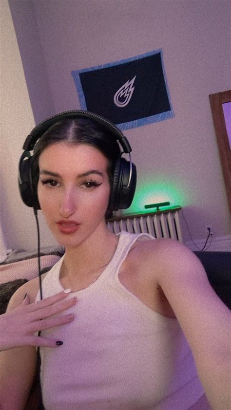 kd veggymama on twitter non curvy big nose annoying voice not very pretty streamer live now