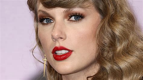 Taylor Swift Celebrates Her Birthday In The Most Expected Way