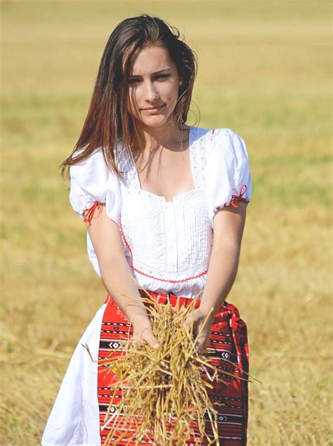 Folk Dress In Romania Rpics