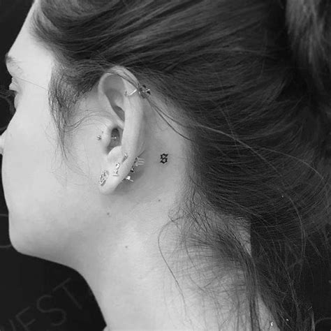 14 Tattoos Detrás De La Oreja ¡ideales Si Quieres Algo Sutil Y Femenino