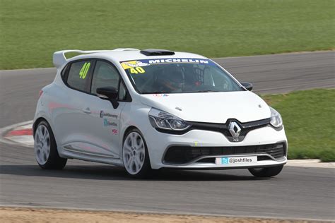 New Clio Cup Race Car Makes UK Debut With Lap Of Snetterton Autoevolution