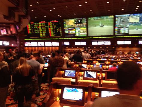 It doesn't get any nicer than the wynn. Best Las Vegas Sports Books for Watching NFL & College ...