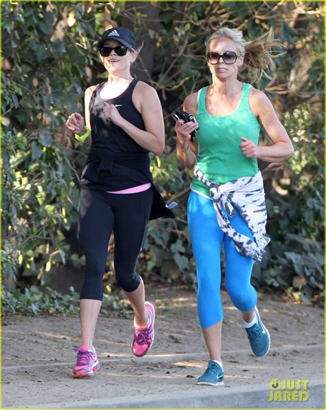 Reese Witherspoon Grabs Lunch With Mom Betty Photo 3074965 Reese