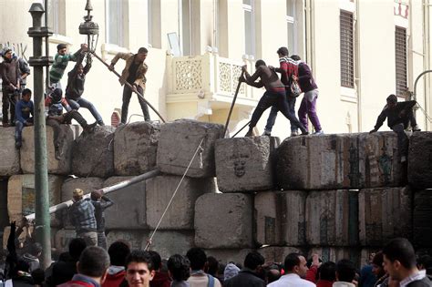 Deadly Riots Erupt On Anniversary Of Egyptian Revolt The New York Times