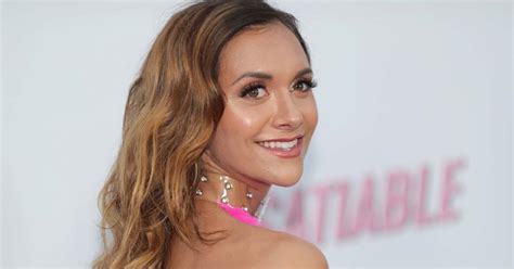 Disney Star Alyson Stoner Talks About Falling In Love With A Woman In Her Latest Essay Meaww