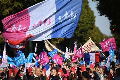 La pma est donc interdite en france pour les couples lesbiens et les femmes seules, alors que cette pratique est autorisée dans plusieurs autres pays de au cours de sa campagne présidentielle de 2017, emmanuel macron a promis d'ouvrir la procréation médicalement assistée à toutes les femmes. À Lyon, mobilisation contre « la PMA pour toutes