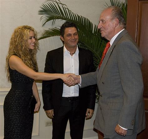 Archivo Shakira With Rey Juan Carlos And Alejandro Sanz Wikipedia La Enciclopedia Libre