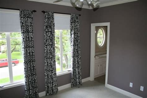 What Color Curtains Matches Best With Gray Walls