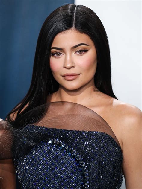 Kylie Jenners Hairstyles Photos Of Her Different Hair Colors