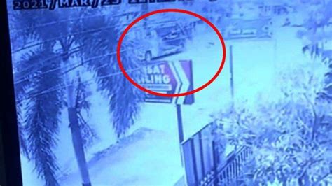 Lowongan kerja kalih coffee tea and spaces. Kecelakaan Maut Bus PO Haryanto di Kebakkramat Ternyata Terekam CCTV Masjid - Tribun Jateng