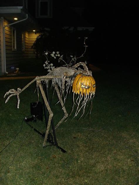 25 Freaky And Creepy Halloween Yard Decorations