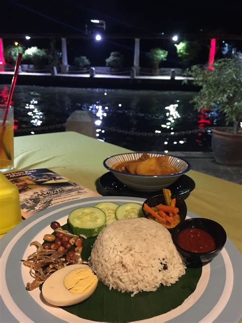 Filem seram serantau | seismik challenge. 12 Tempat Makan Romantik di Melaka (Cantik & Elegan) - Saji.my