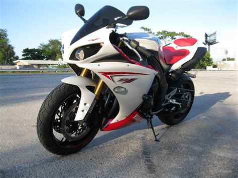 Honda have released the first official pics of the 2009 fireblade. 2009 R1 Color Code - Yamaha R1 Forum: YZF-R1 Forums