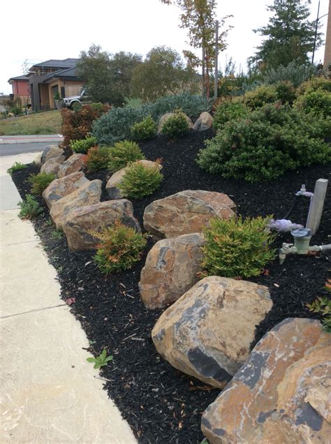 Boulder Landscaping How To Choose The Right Landscape Rock Roedell