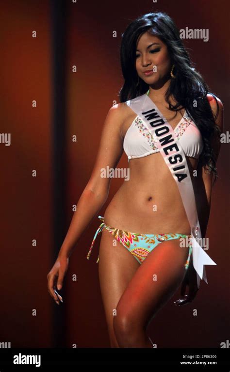 miss indonesia zivanna letisha siregar walks during the swimsuit event of the 2009 miss universe