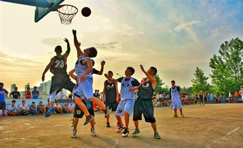 Kesalahan kesalahan dalam melempar bola rendah. Gambar : bermain, bola basket, sepak bola, sekolah ...