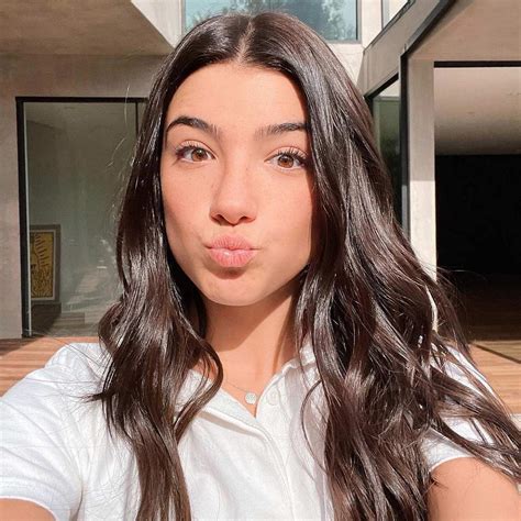 106 Millionen Follower aber TikTok Star Charli DAmelio hört auf BRAVO