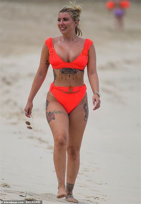 Love Islands Olivia Buckland Shows Off Her Curves As She Continues Barbados Getaway With Alex