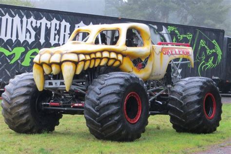 Monster Truck Aplastan Todo A Su Paso Todo Coches Americanos