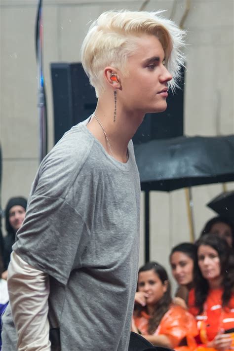 Over the years, he has tried different colors and styles but every time he goes blonde he seems to draw a lot of attention. Justin Bieber Debuts Platinum Dye Job - Vogue